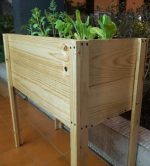 Kit de Mesa Rustica de Madera de Cultivo + 12 Plantines de Hortalizas
